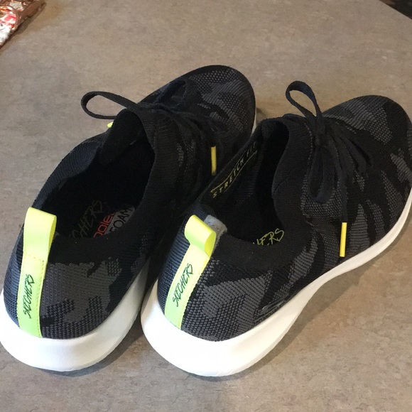 stretch fit shoes by skechers